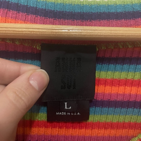 Um, excuse me! This is a beauty of a sweater. - Picture 3 of 3